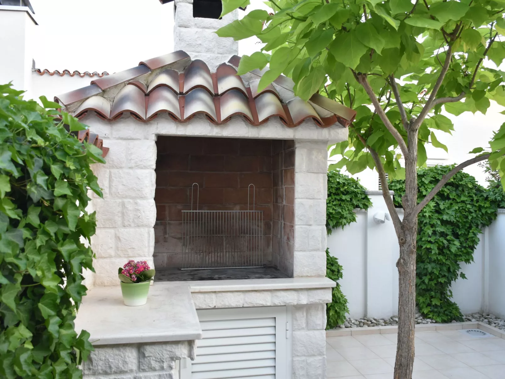 Mit Blick auf das Wasser