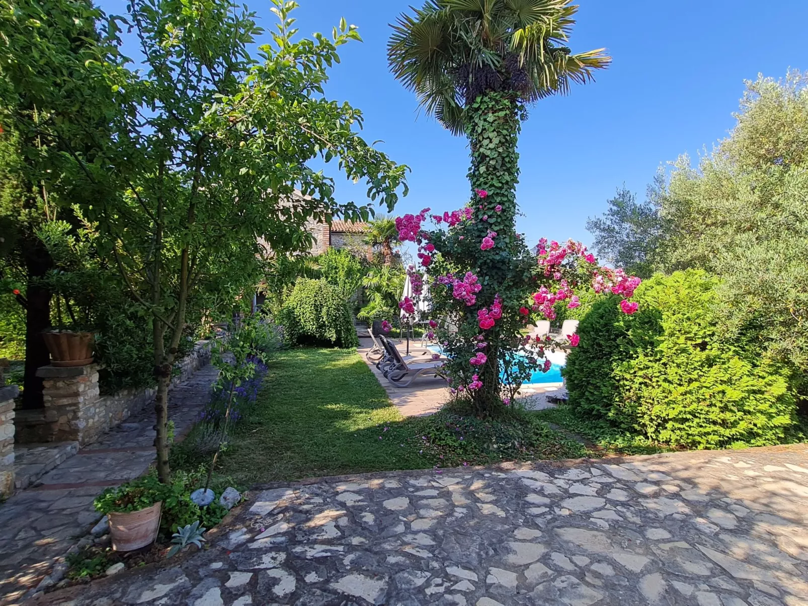 Ferienvilla Lucia mit Pool und eigenem Tennisplatz-Dehors