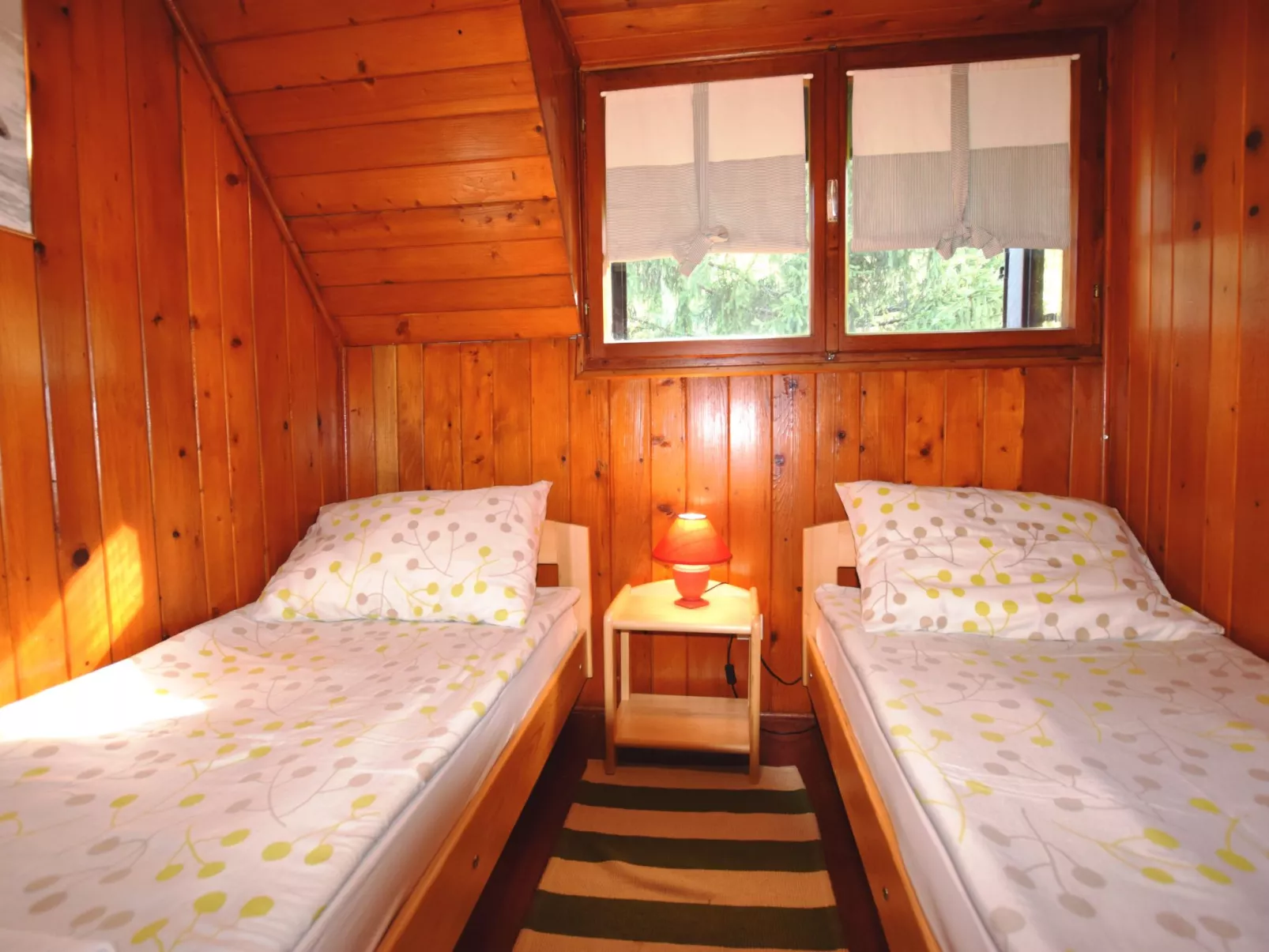 Mit Terrasse, Grill und Garten-Inside