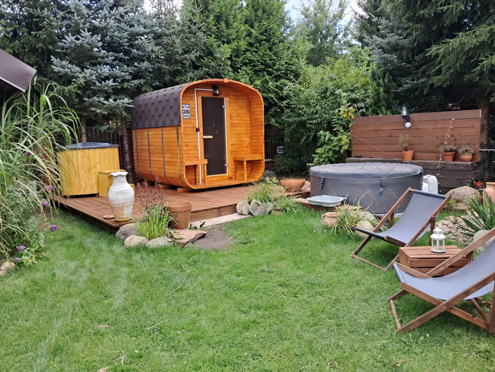 Magnolienhaus mit Sauna und Jacuzzi-Draußen