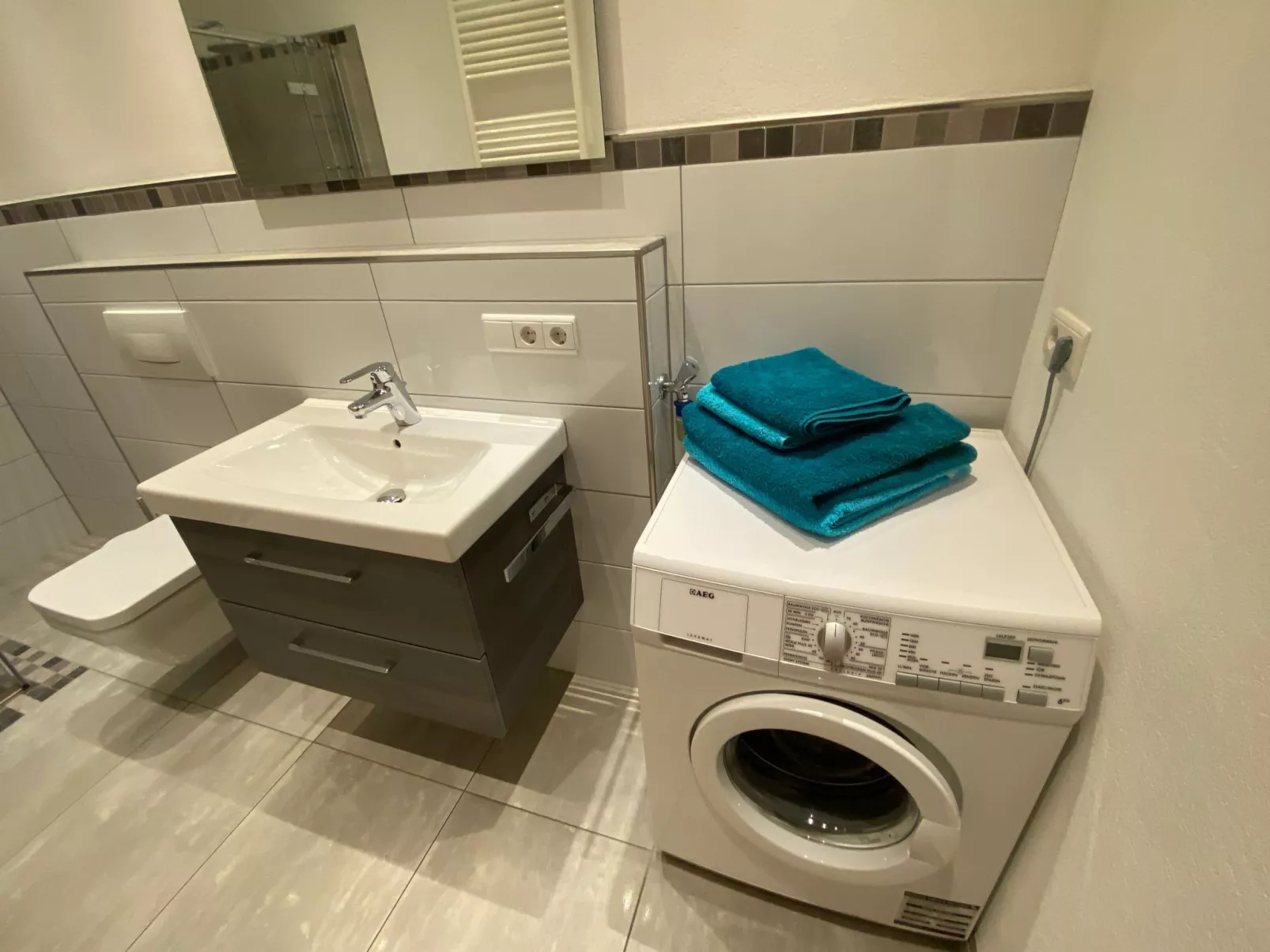 Mit Parkplatz und Terrasse-Inside