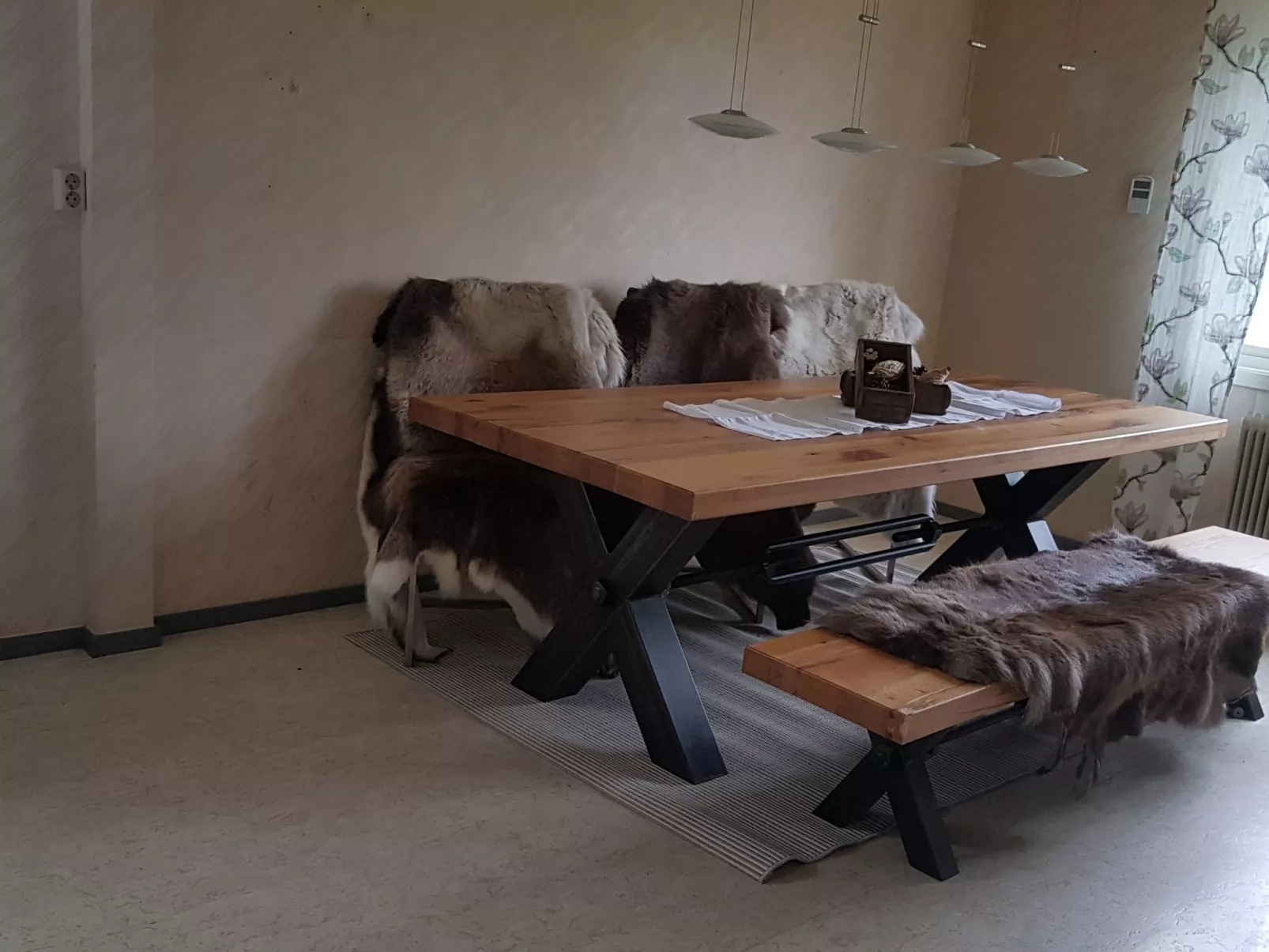 Gemütliches Ferienhaus in der Wildnis Lapplands-Drinnen