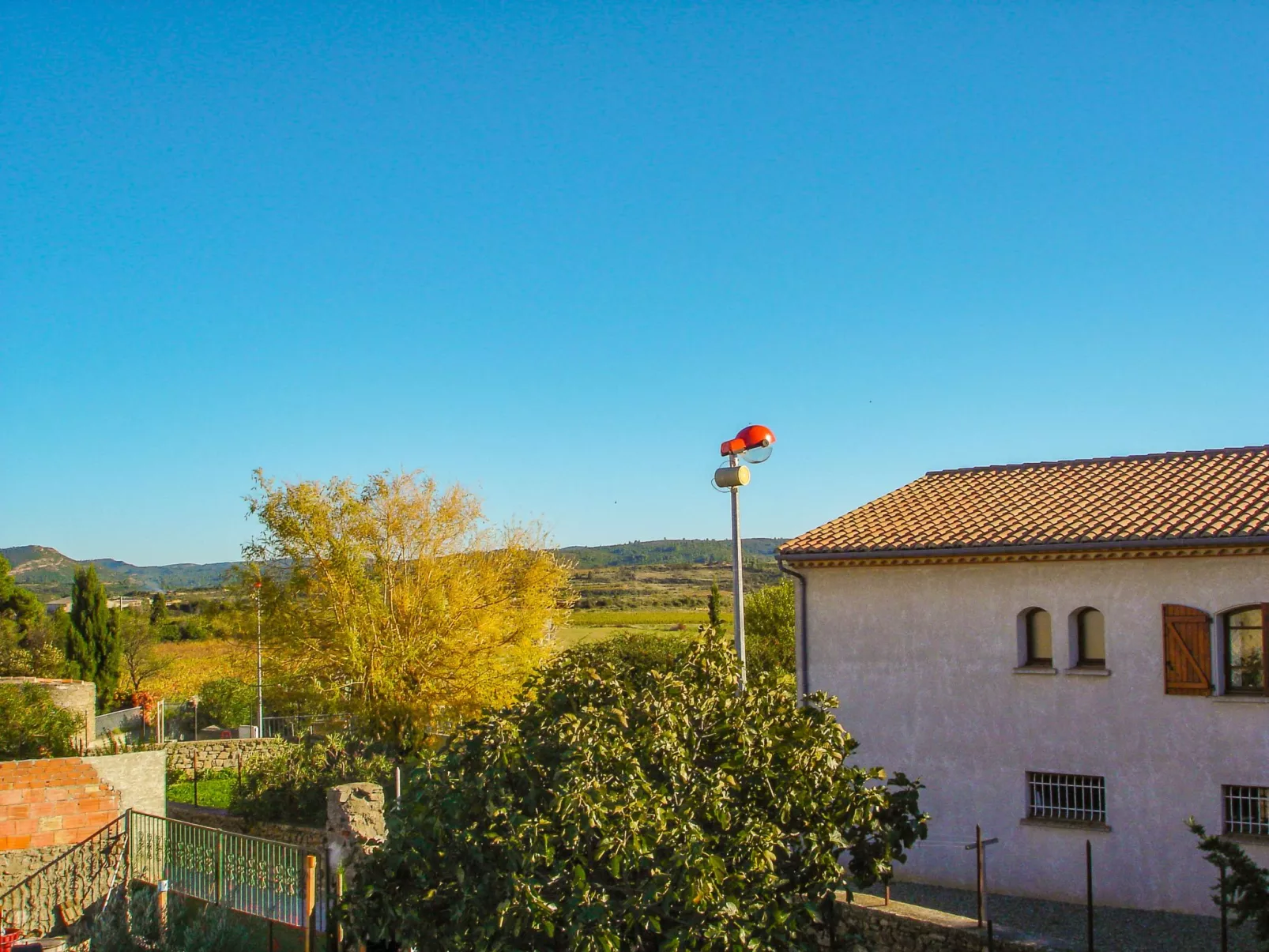 Schönes Ferienhaus mit Pool-Draußen