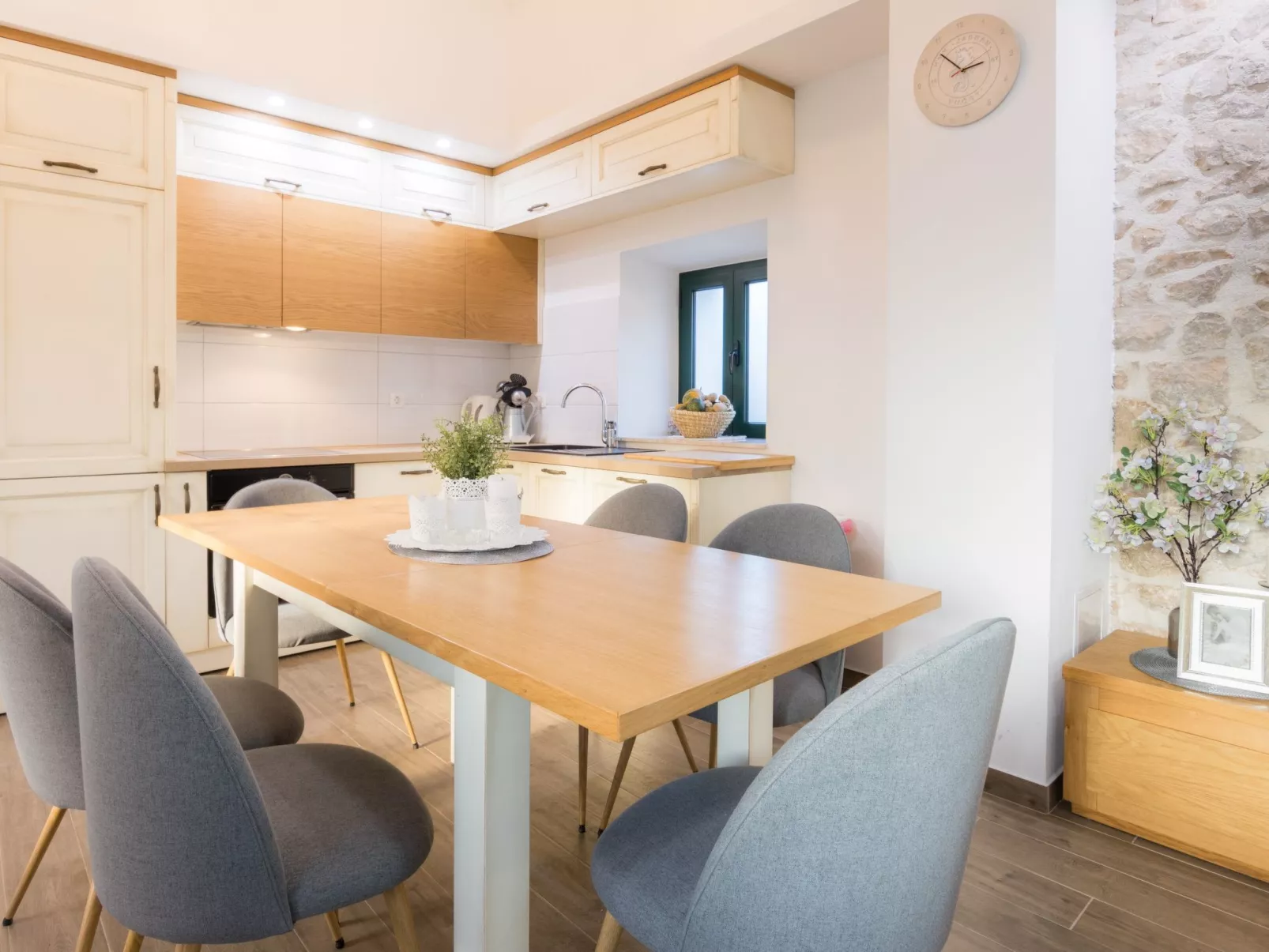 Stipanovi Dvori mit Bergblick-Inside