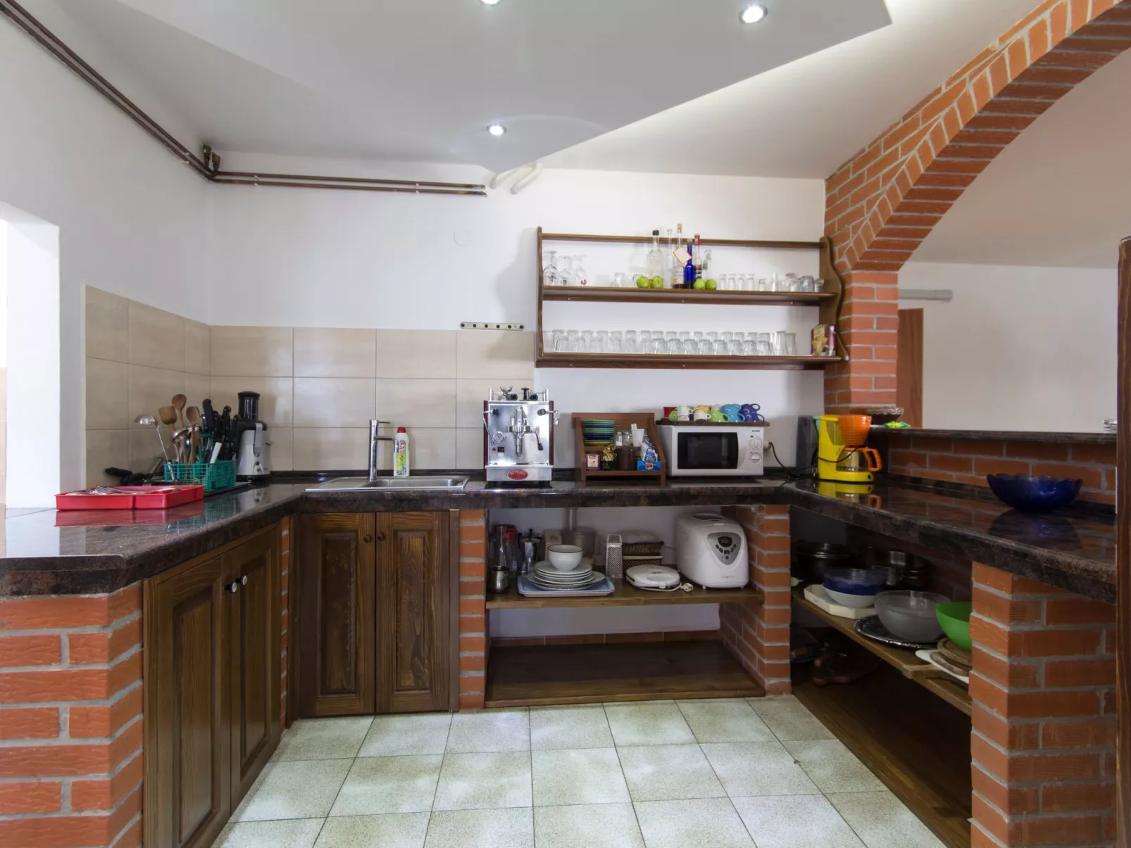 Haus in Vinkuran mit Pool und Bergblick