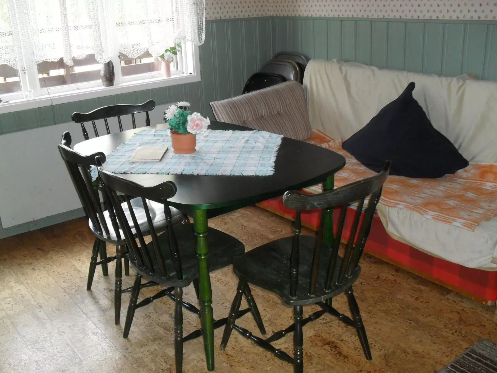 Geräumiges Ferienhaus für Konsum-Aussteiger-Drinnen