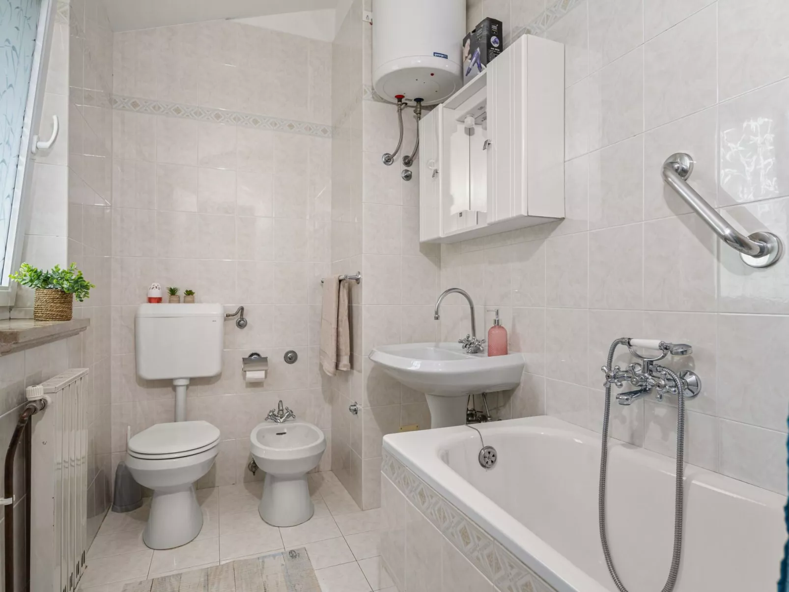 Gemütliches Ferienhaus in Ružići mit Offenem Kamin-Inside