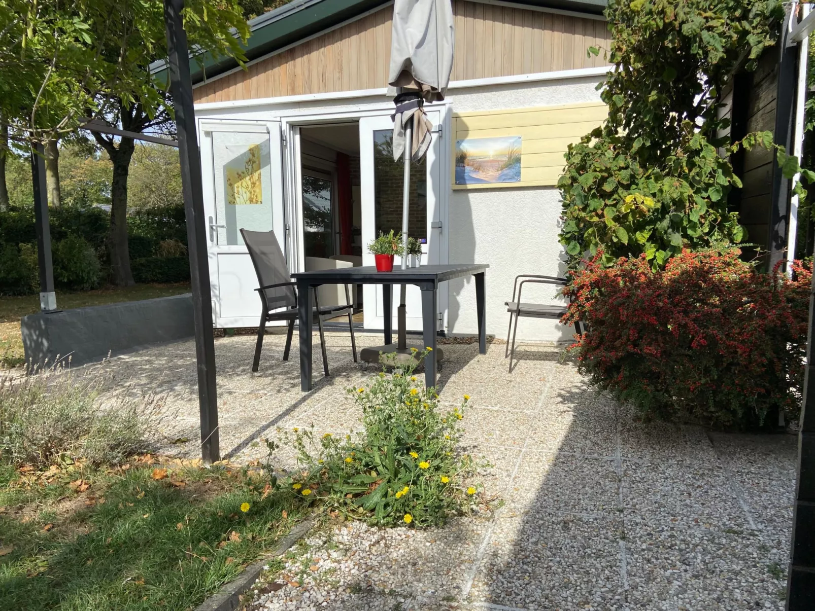 Kleines Haus mit Garten, direkt hinter dem Deich