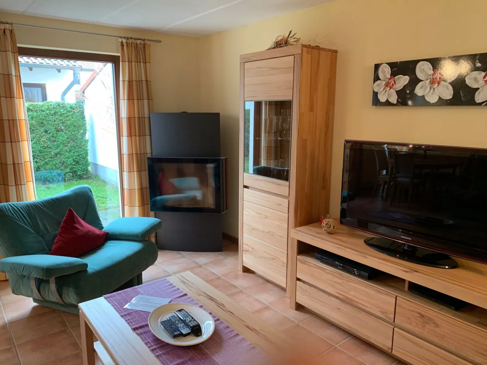 Am Wasser mit Terrasse und Kaminofen