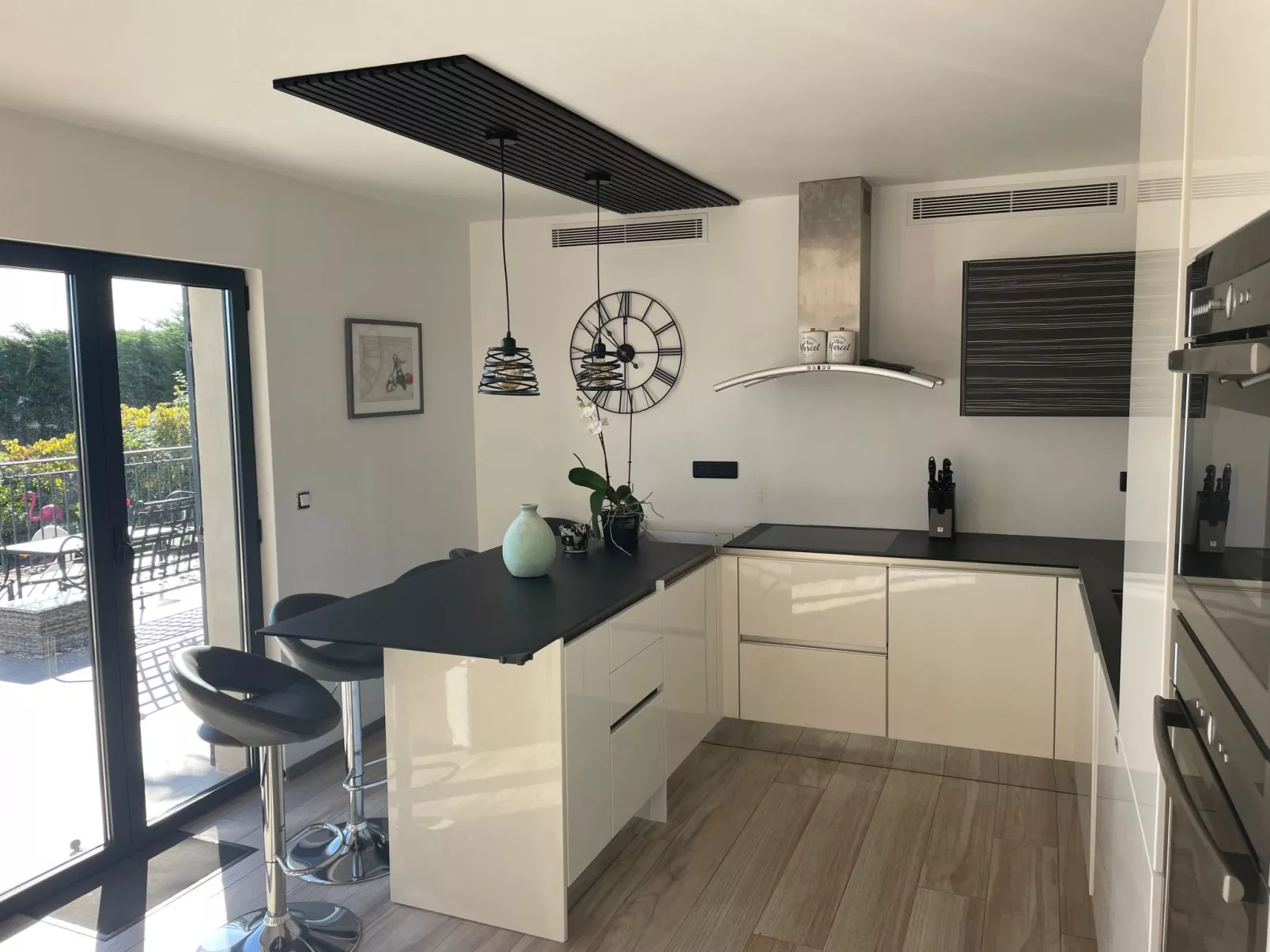 Ferienvilla mit Blick auf das Wasser-Inside