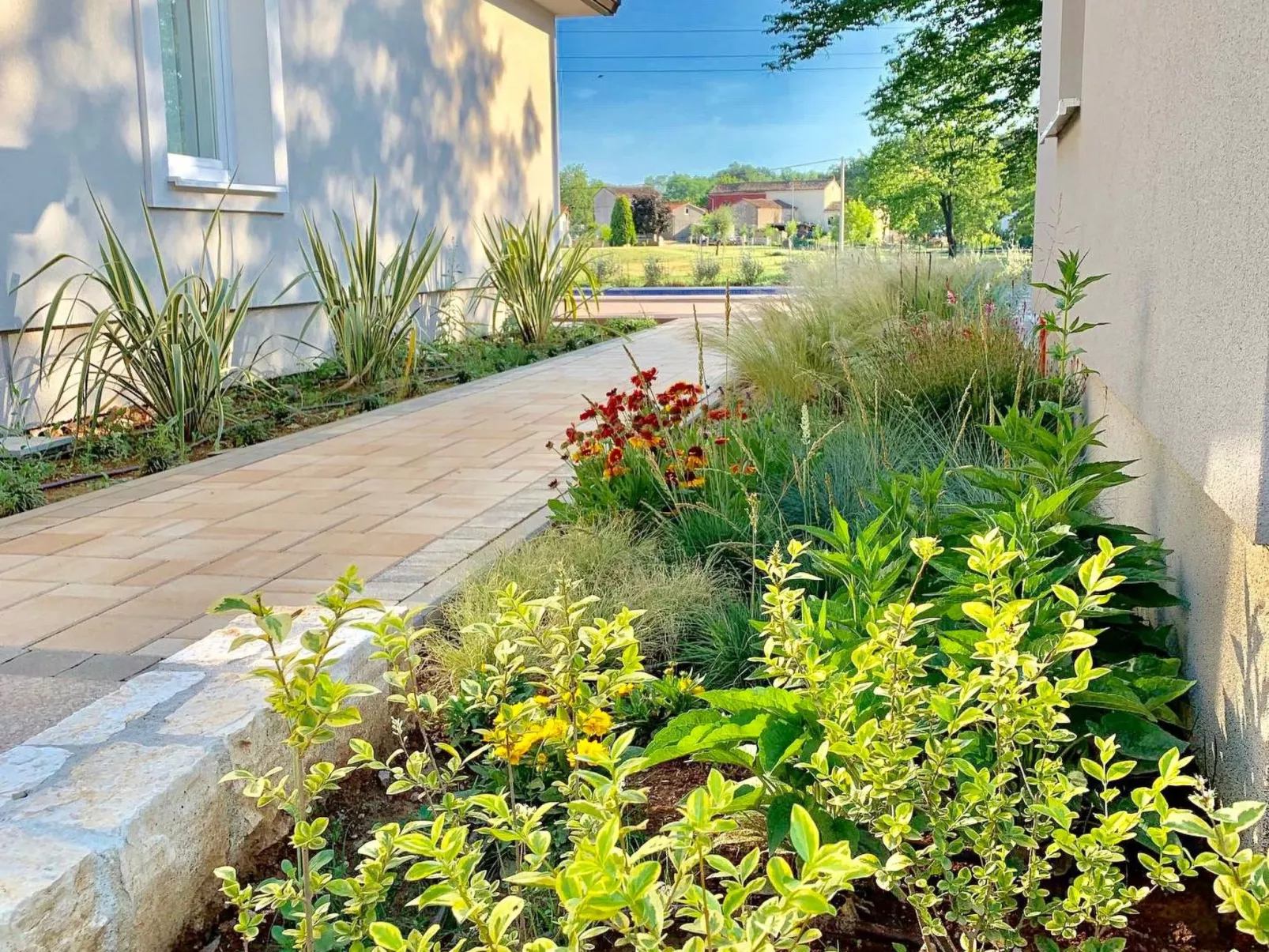 Charmante Villa mit gepflegtem Garten und beheiztem Pool-Outside