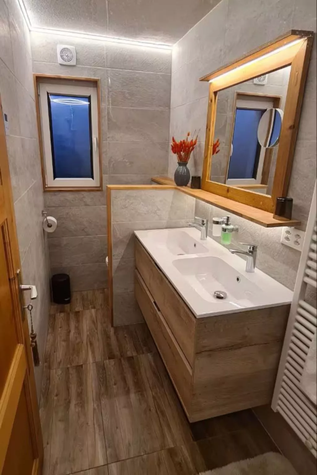 Chalet mit Seeblick, Jacuzzi, Sauna und Garten-Image-tags.info