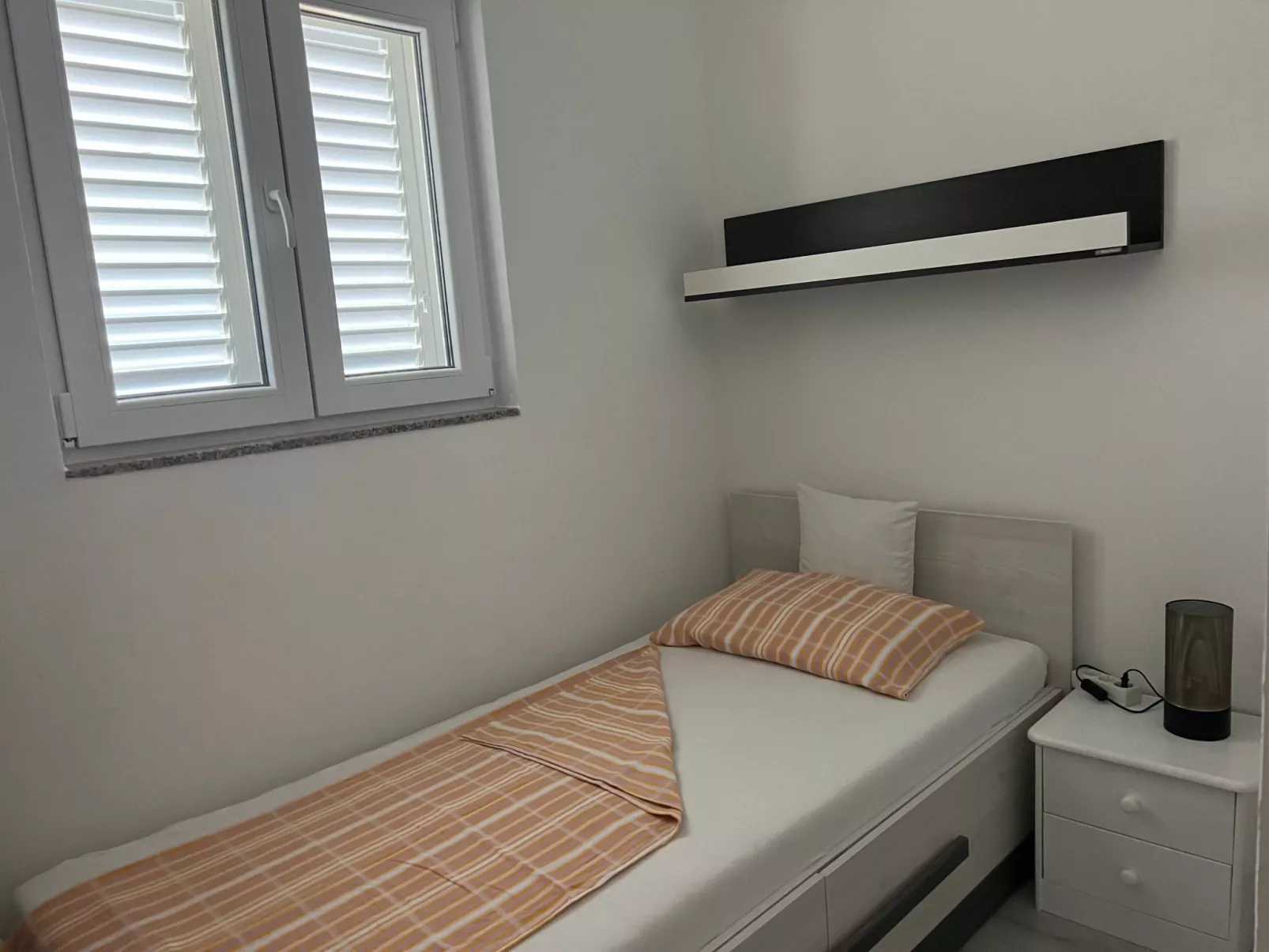 Modernes Ferienhaus in Dobropoljana mit Terrasse, Garten und Grill-Inside