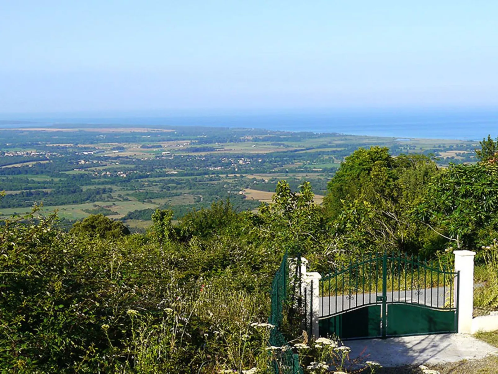 Haus mit Garten, Grill und Terrasse