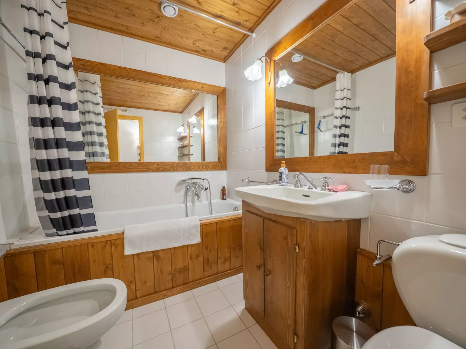 Wohnung mit Blick auf die Berge-Dedans