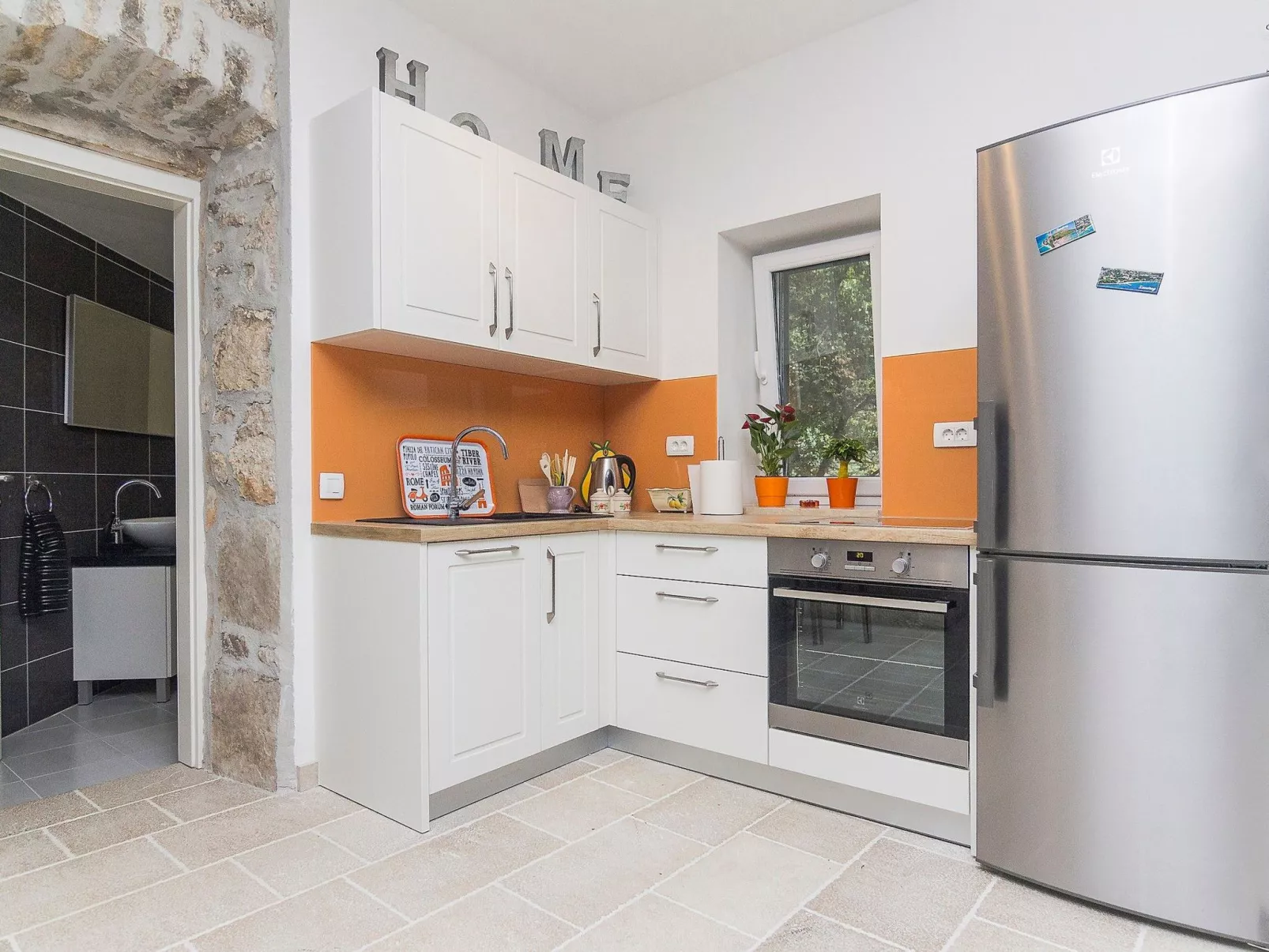 Schönes Steinhaus mit beheiztem Pool, Terrasse m-Drinnen