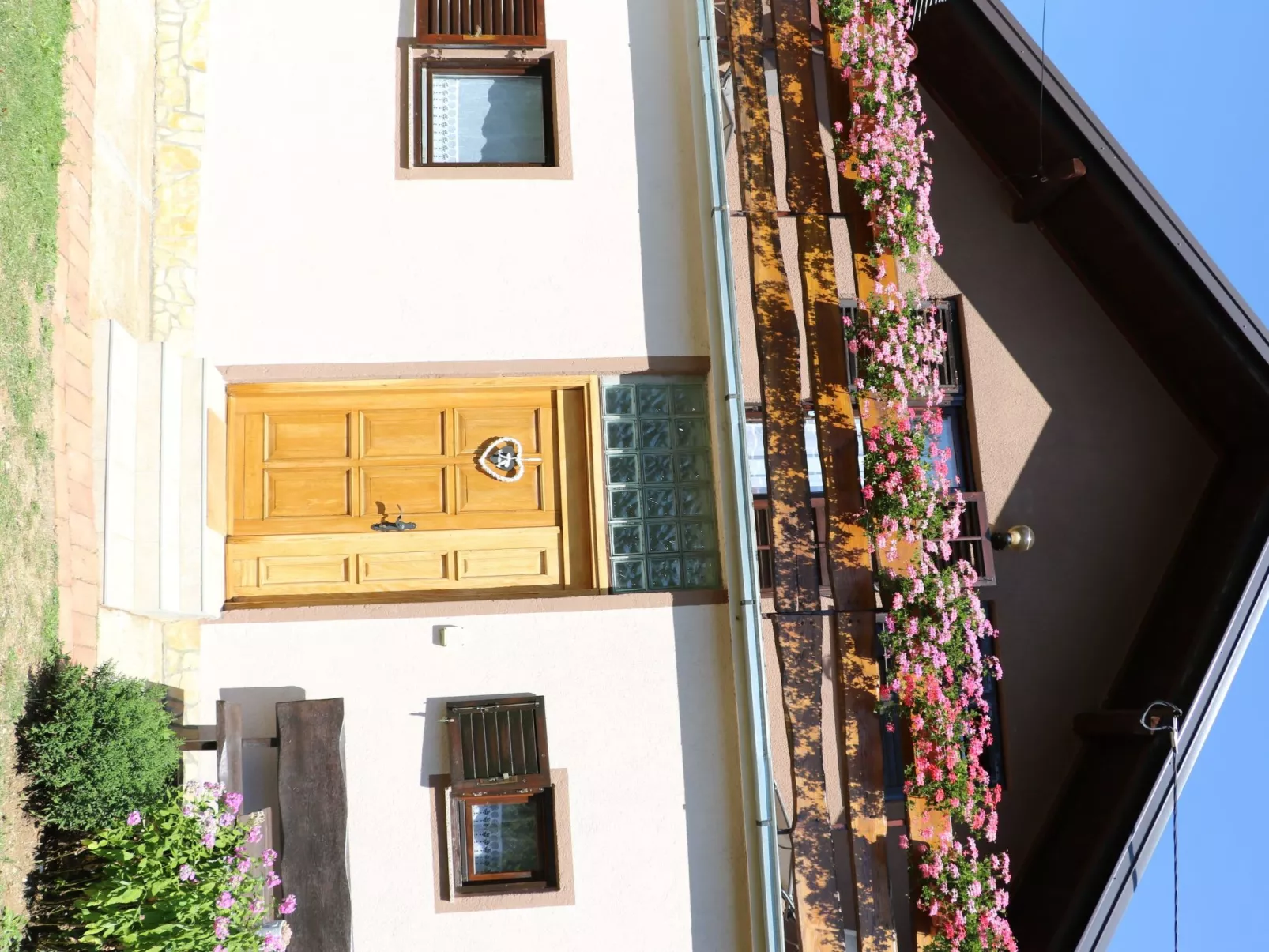 Mit Garten, Grill und Terrasse-Outside