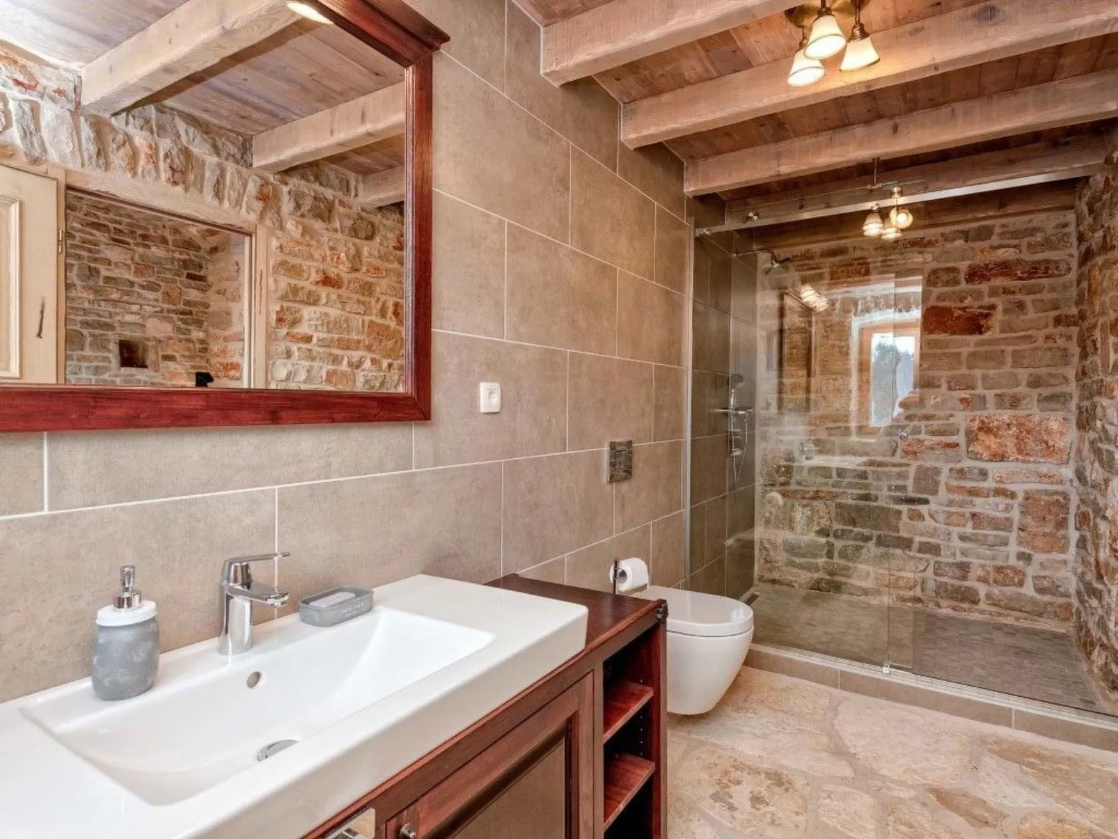 Villa Aristea bestehend aus drei Häusern