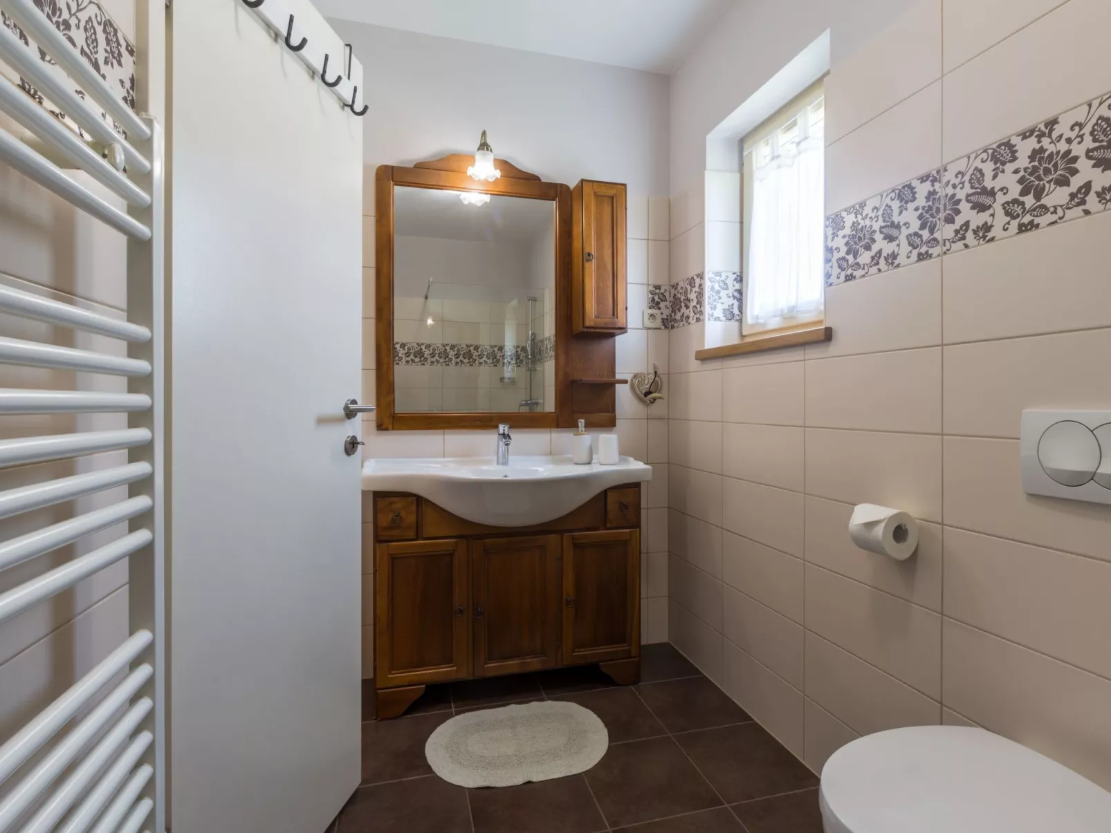 Villa mit Pool, Garten und Sommerküche-Inside