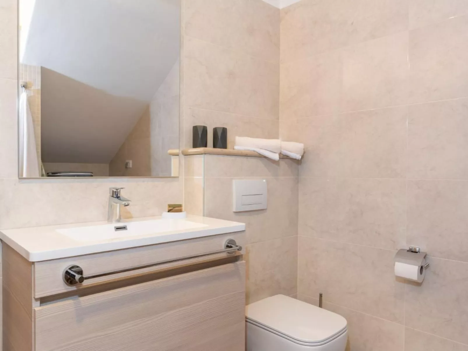 Villa Violette mit Pool nahe Stadtzentrum