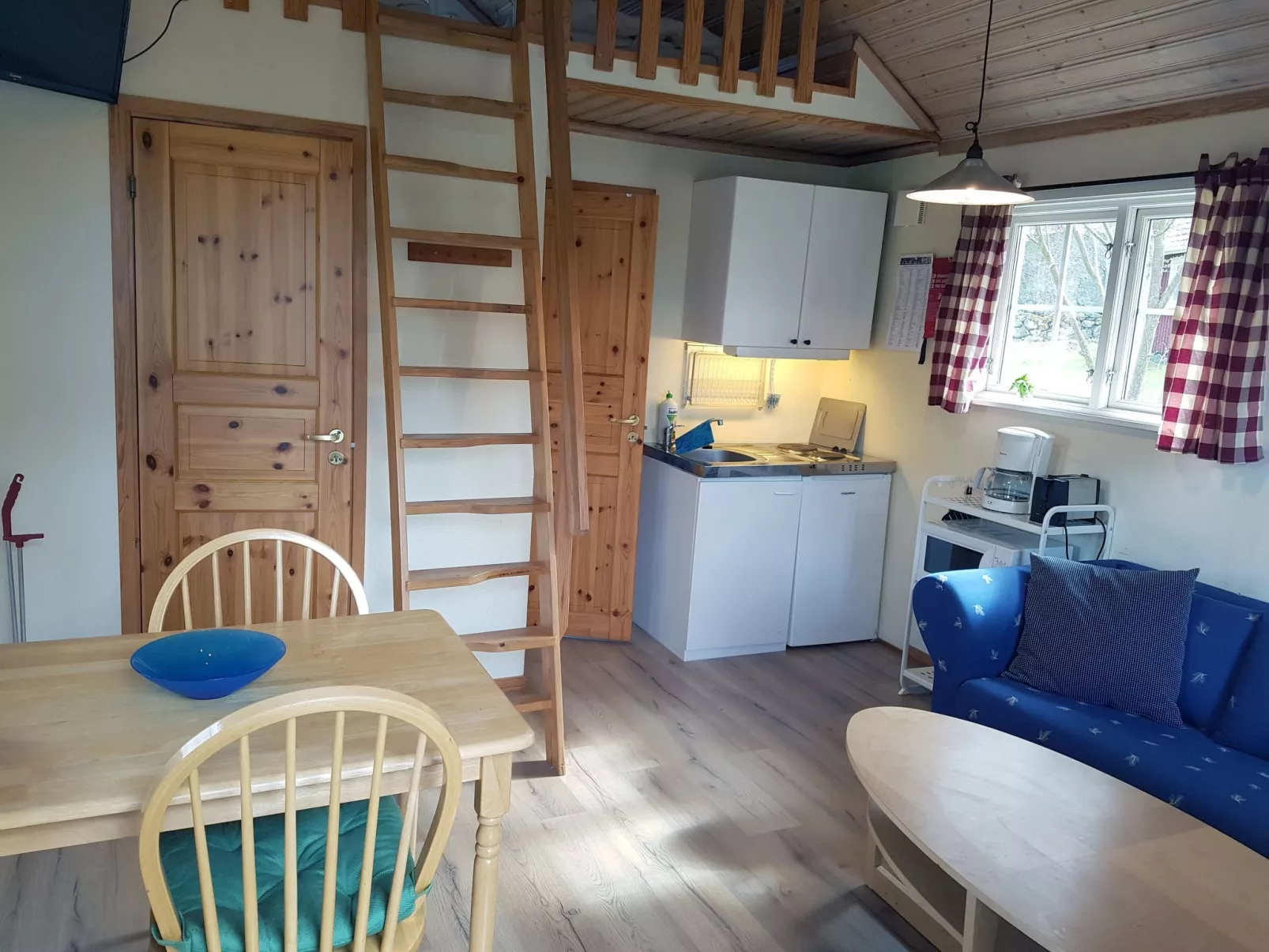 Holzhaus mit überdachter Terrasse