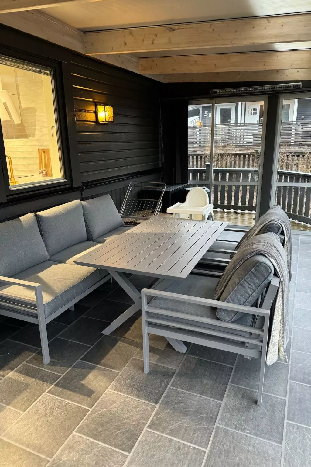 "Paradisvägen" direkt am Strand-Drinnen