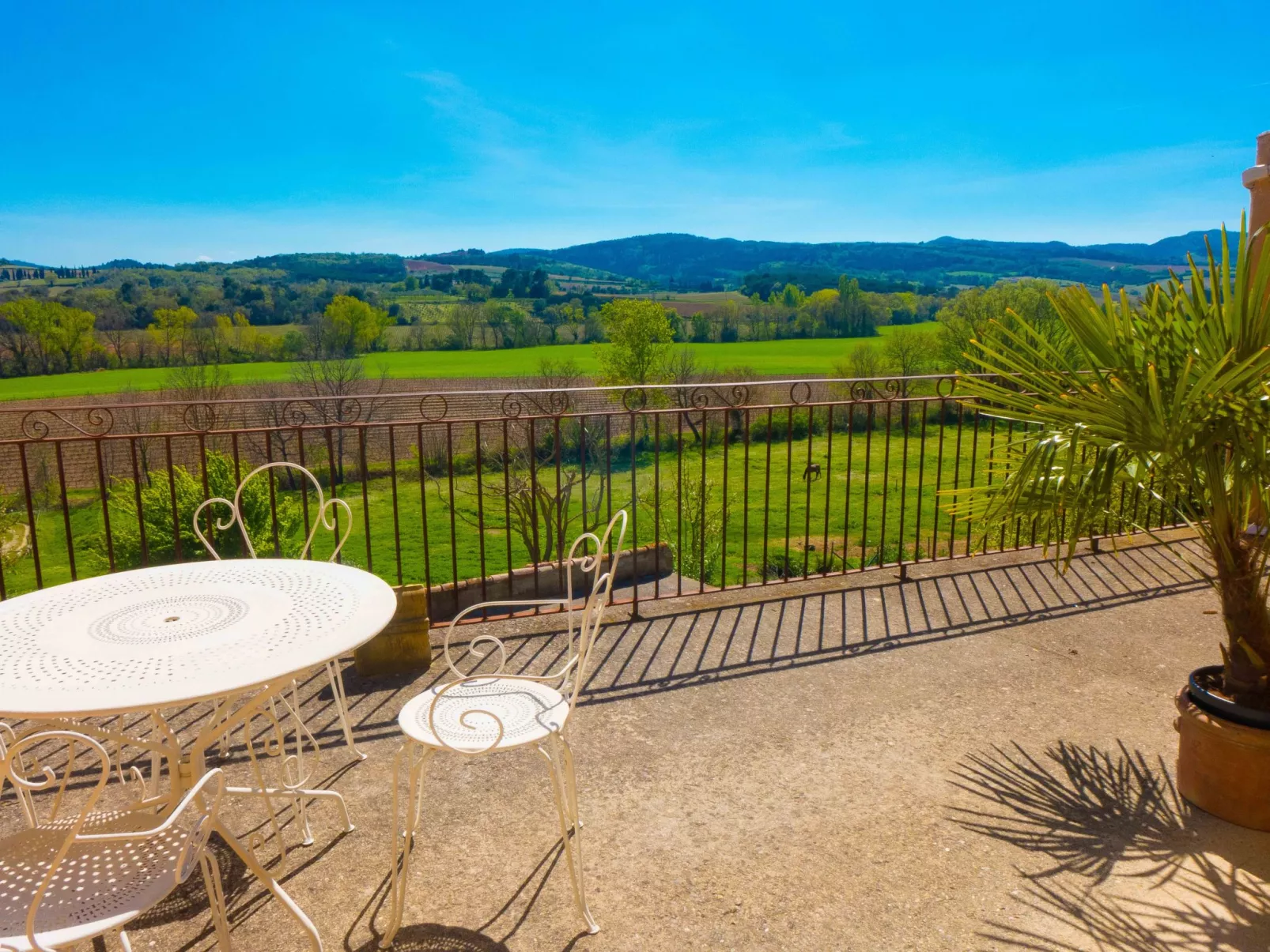 Villa mit Garten, Grill und Terrasse-Draußen