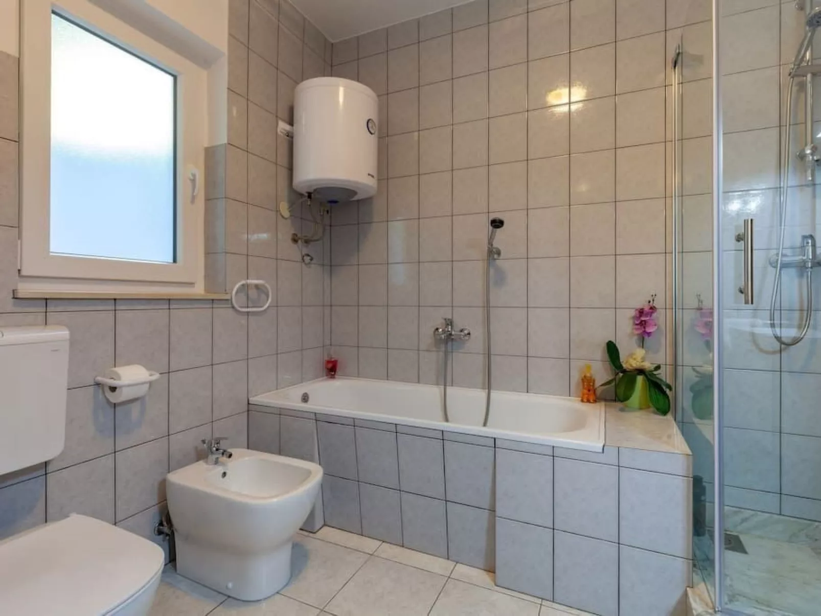 Privatwohnung mit Jacuzzi und Schwimmbad-Drinnen