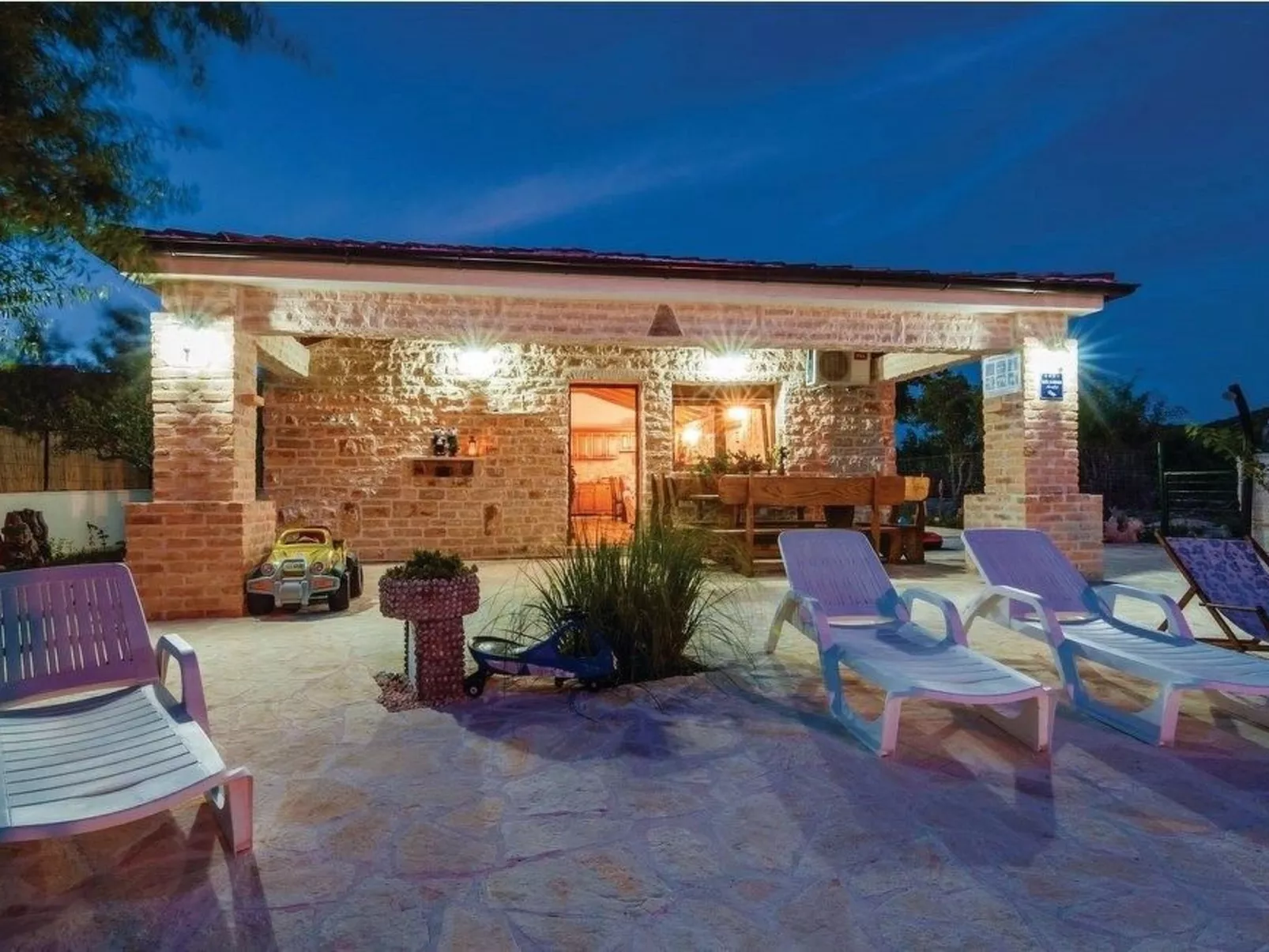 Villa Anita mit Privatpool in Budak-Draußen