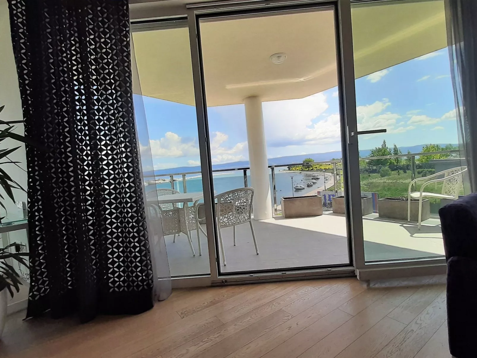 Stylisches Studio mit atemberaubendem Ausblick-Drinnen