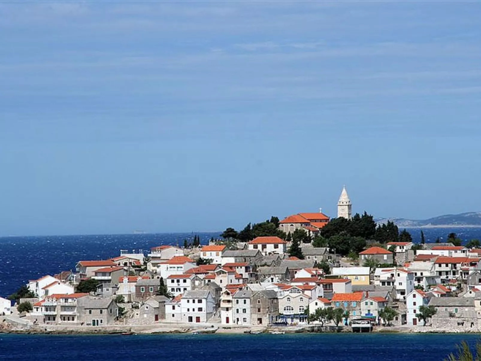 Klimatisierte Ferienwohnung in Okrug Gornji mit Gepflegtem Garten und Seeblick-Outside