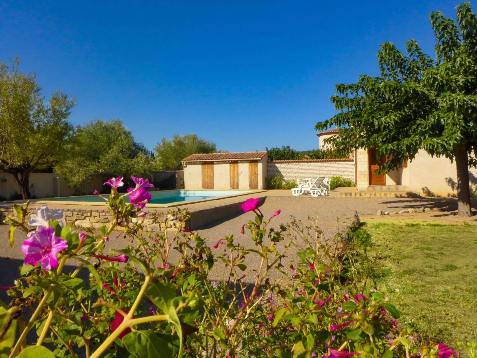 Schönes Ferienhaus mit eigenem Pool-Image-tags.info