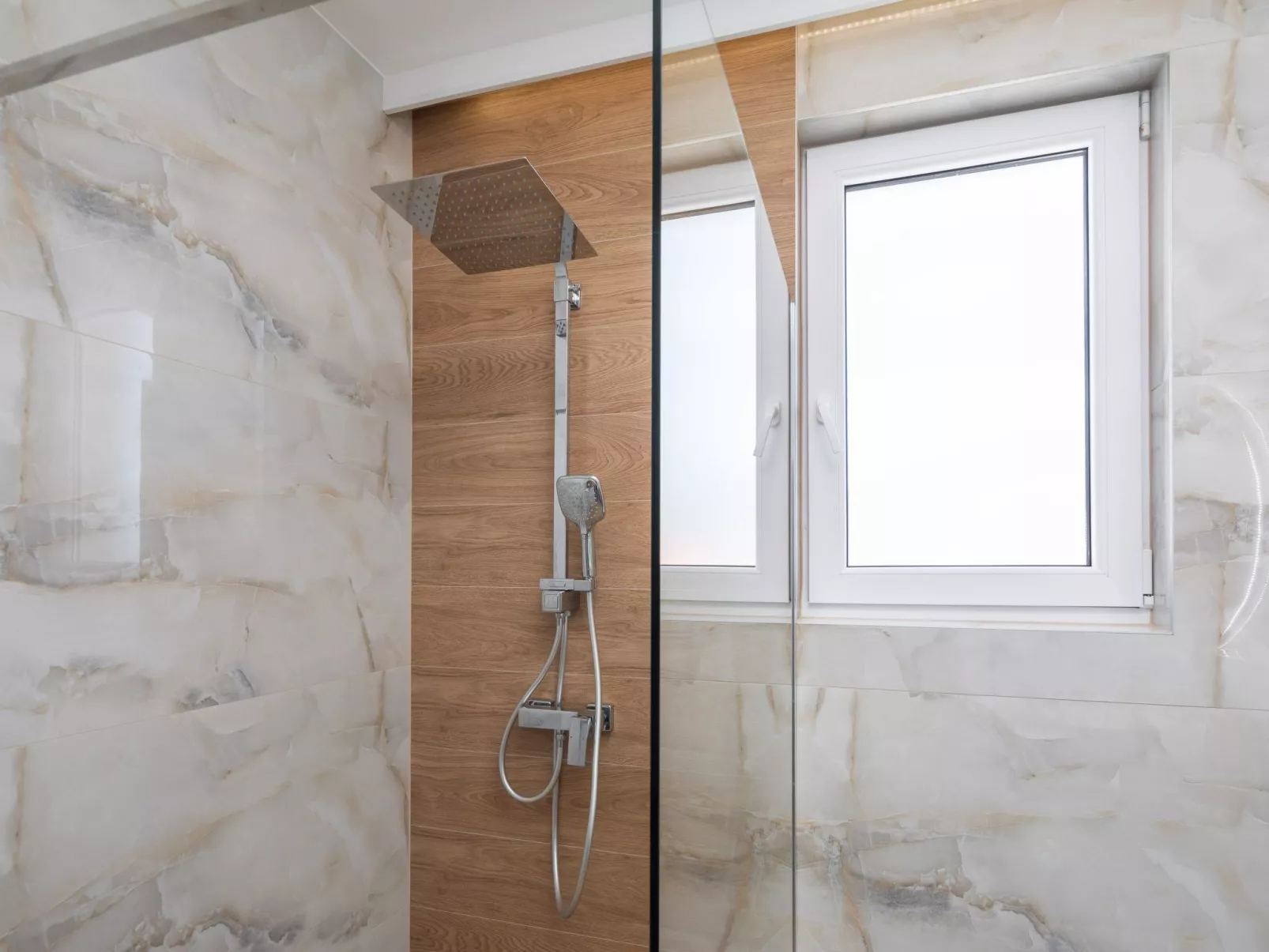 Supreme Penthouse-Inside