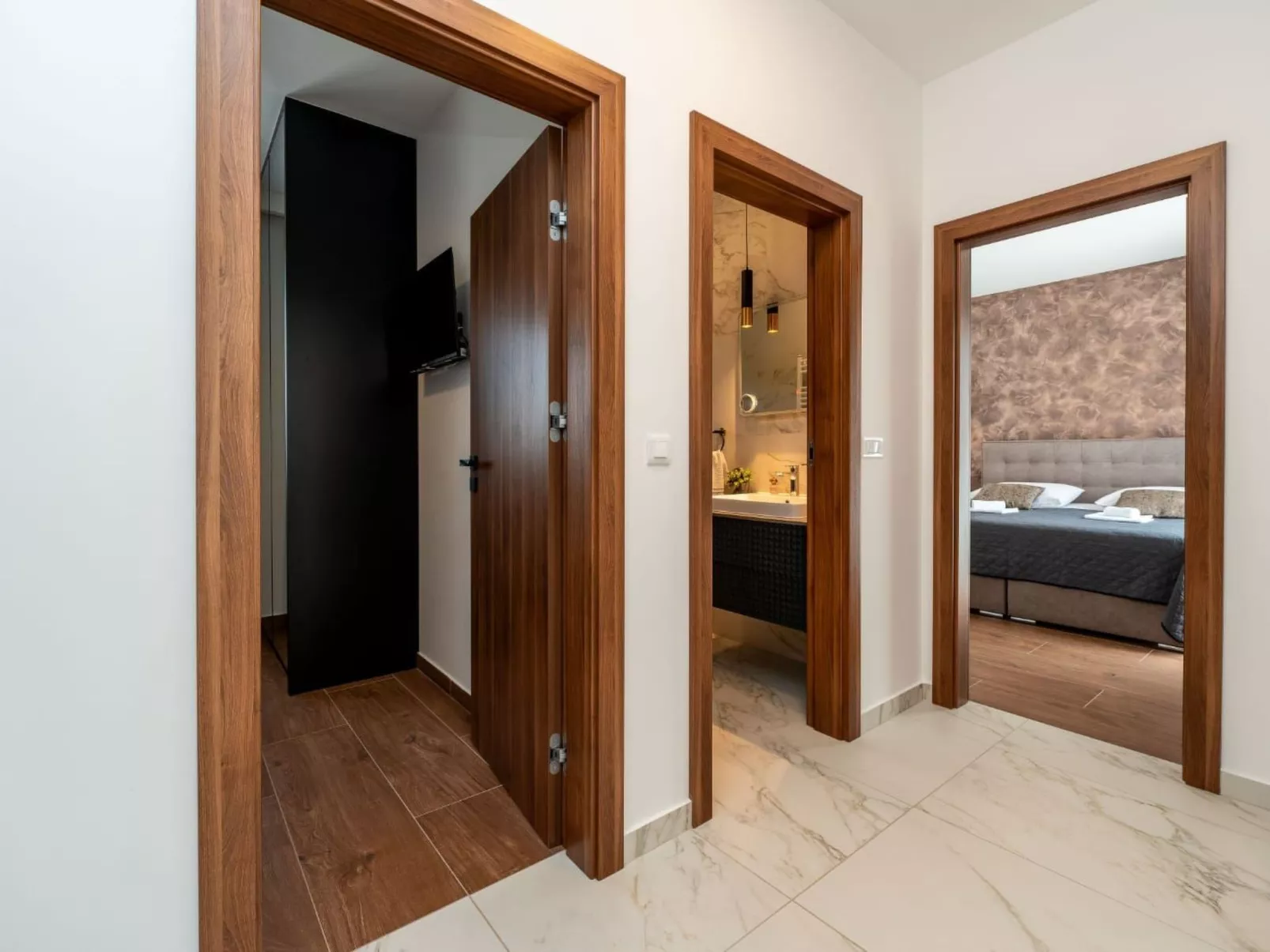 Villa mit beheiztem Pool - von TA Leut Agency-Drinnen