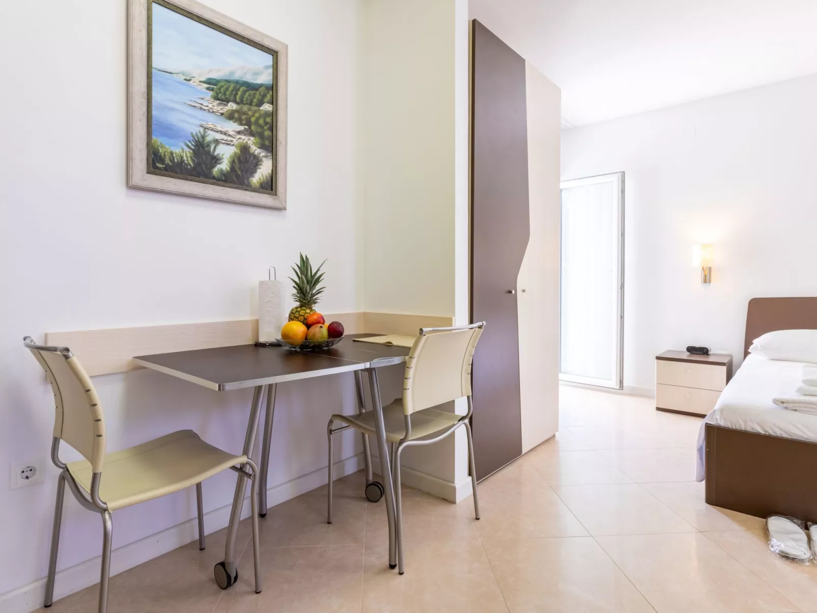 Helle Studio-Ferienwohnung mit Sonnenbalkon