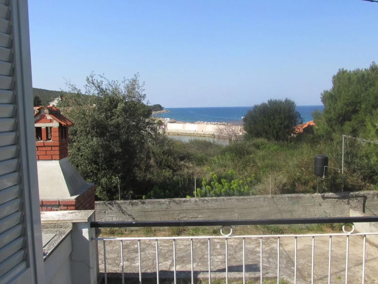 Haus in Ugljan mit Terrasse, Garten und Barbecue