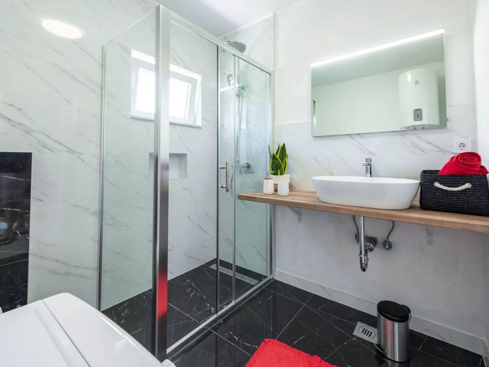 Moderne Villa mit Infinity-Pool und atemberaubendem Meerblick Dia-Inside