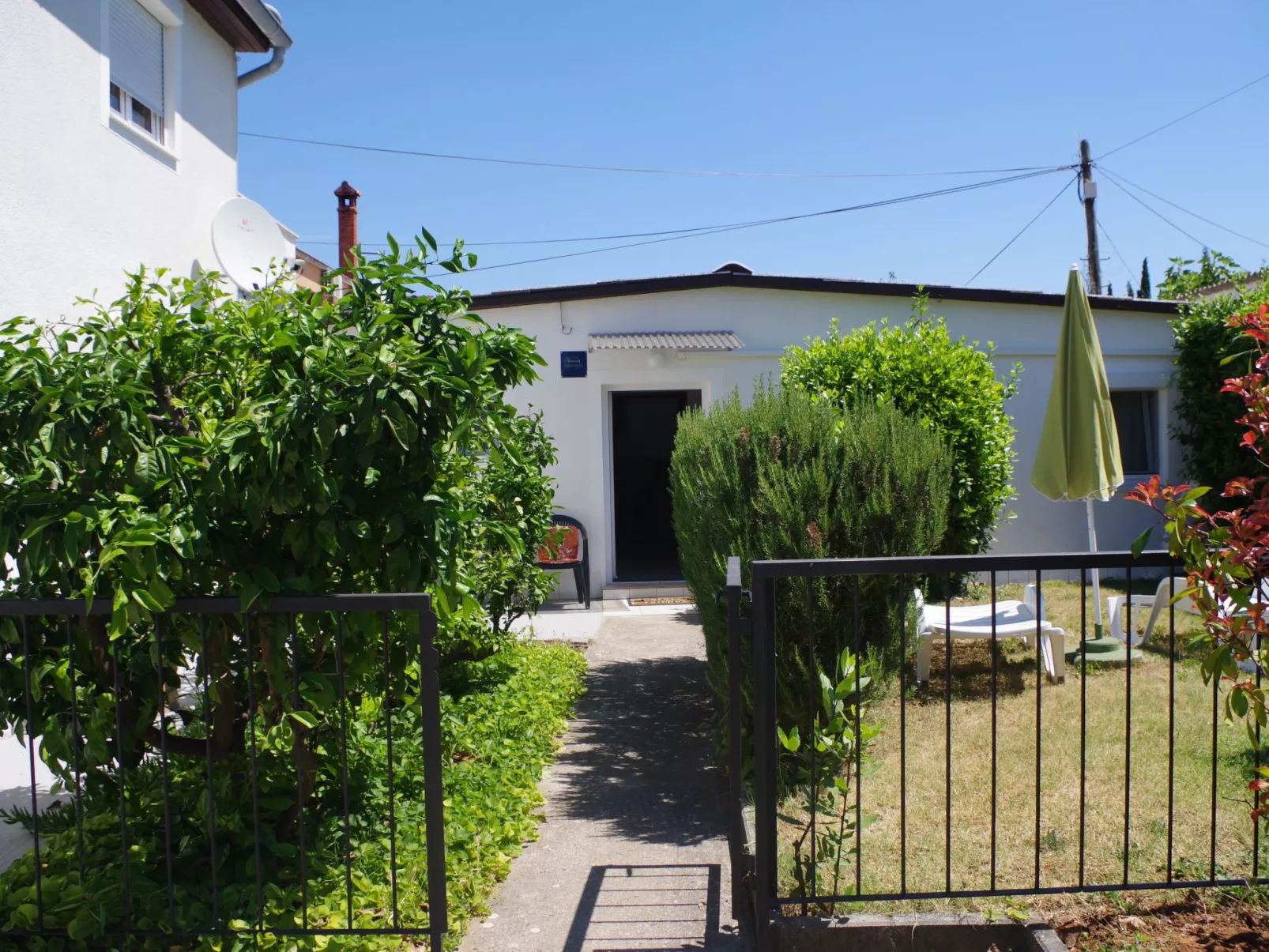 Wohnung in Premantura mit privatem Parkplatz-Draußen