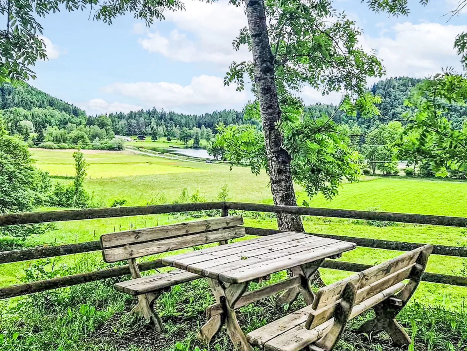 Sonniges Berghaus, ruhige Lage, phantastischer Weitblick-Area