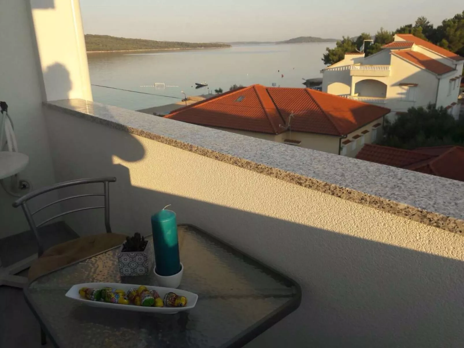 Wohnung in Šibenik mit privatem Parkplatz-Draußen