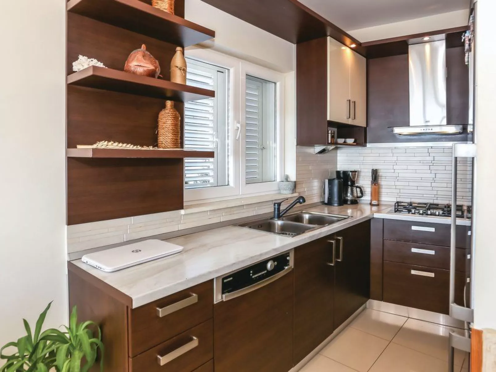 "Villa Petar" mit Infinity Pool-Drinnen