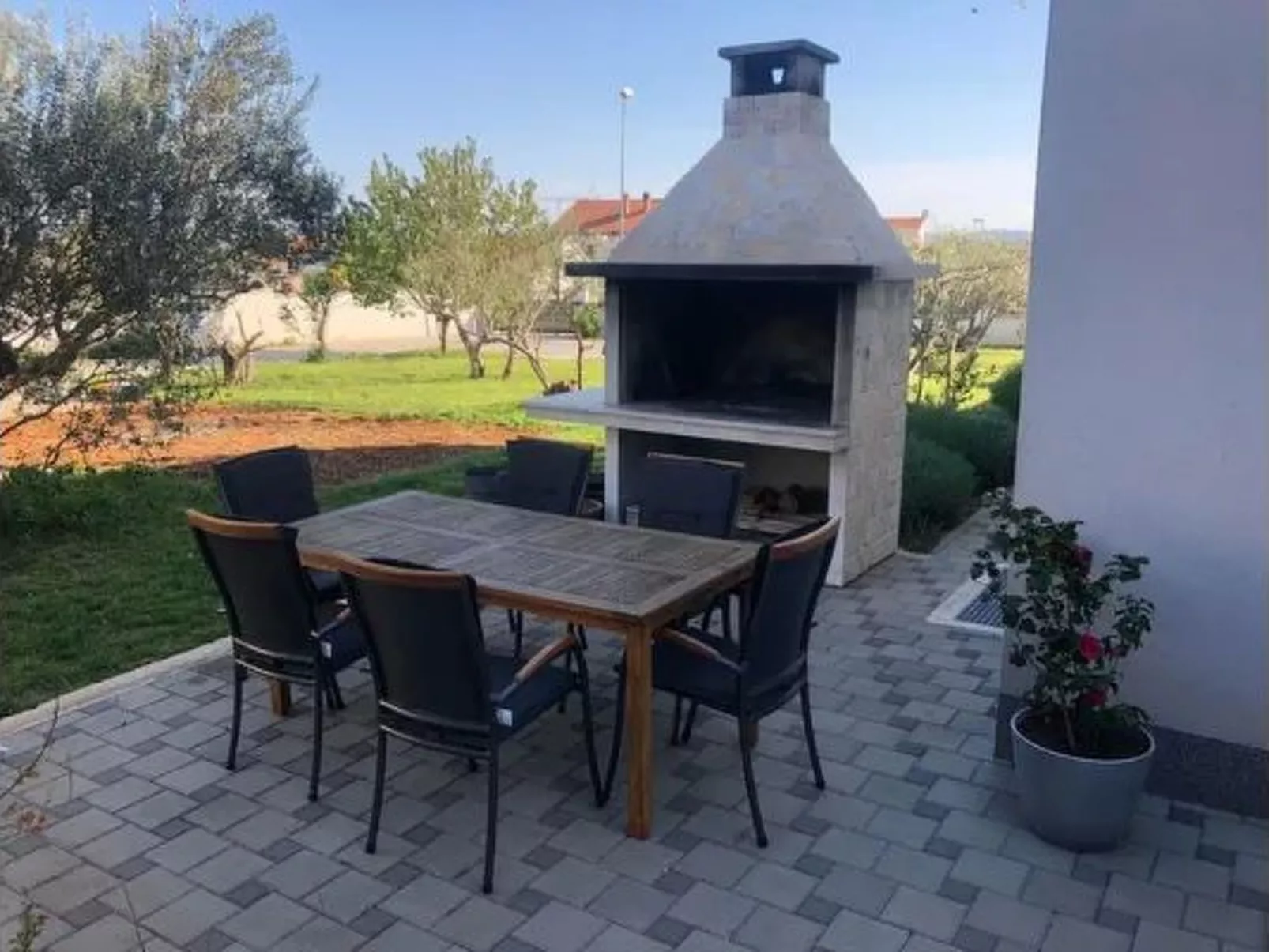 Wohnung 2 mit Schwimmbad und Garten