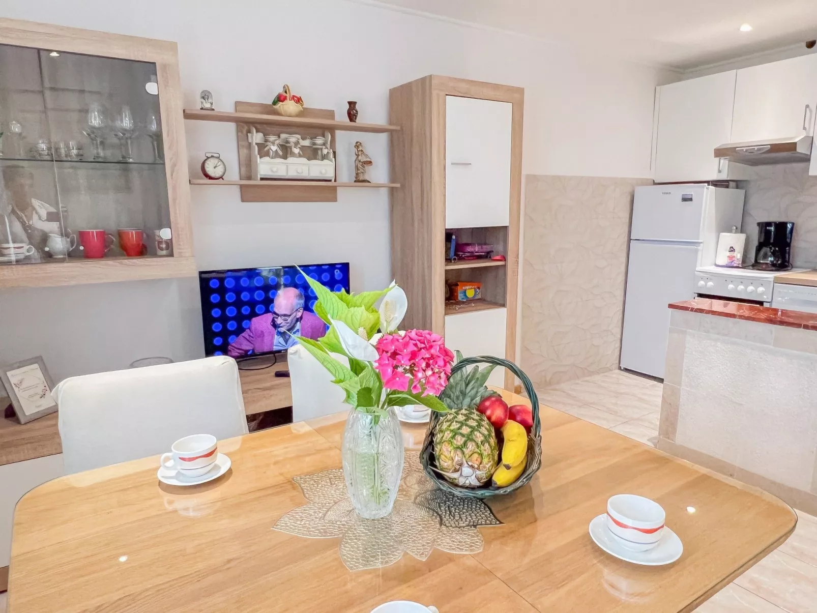 Günstiges Ferienhaus mit Pool und Meerblick-Dedans