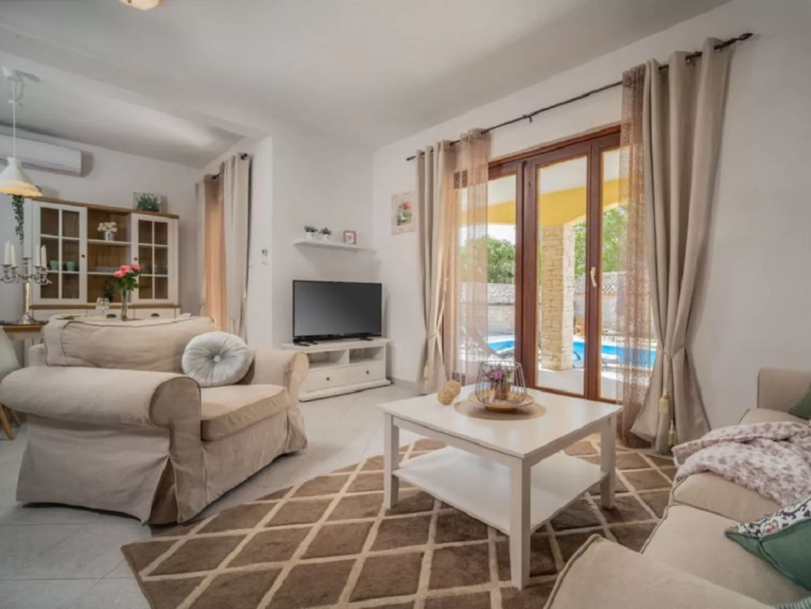 Chiara in Rogivici-Inside