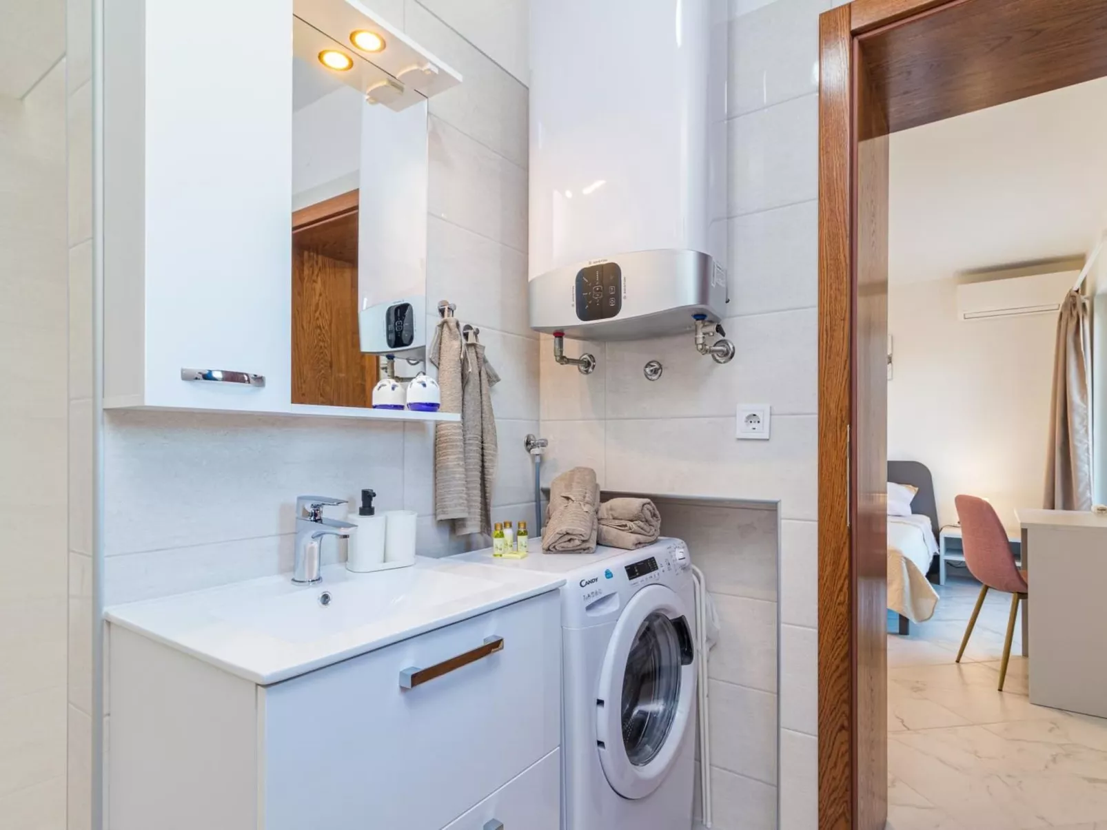 Ferienvilla "Villa Berg" mit privatem Pool-Dedans