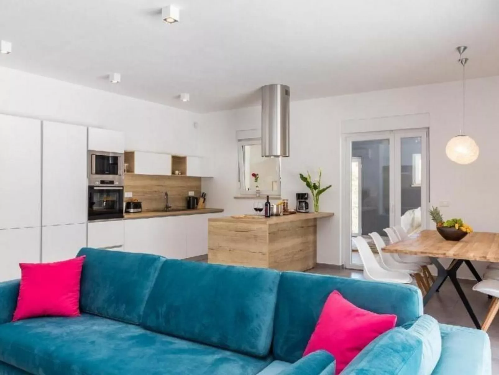 Villa Sanivaro mit beheiztem Pool und Whirlpool