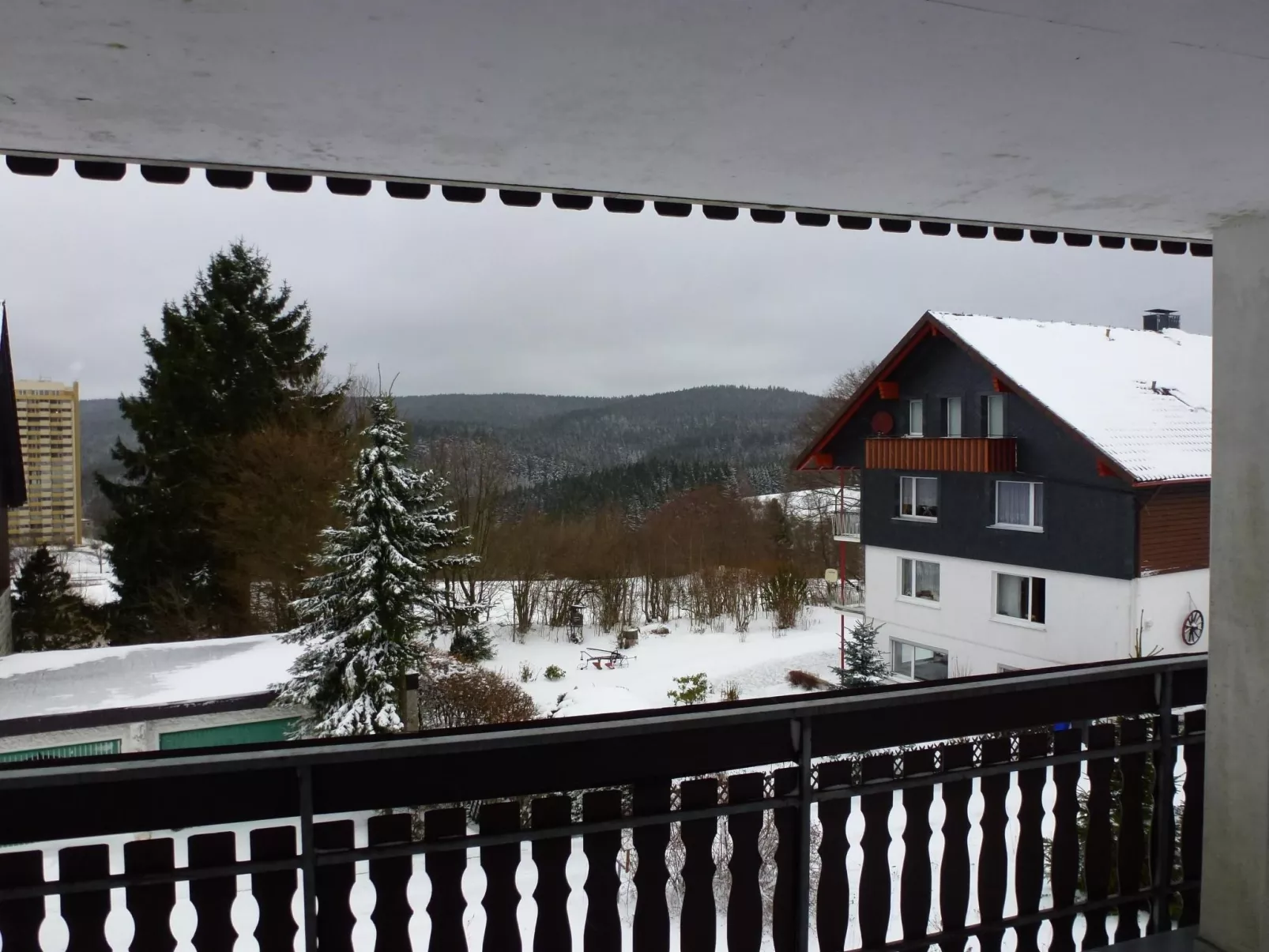 Mit Blick auf die Berge-Draußen