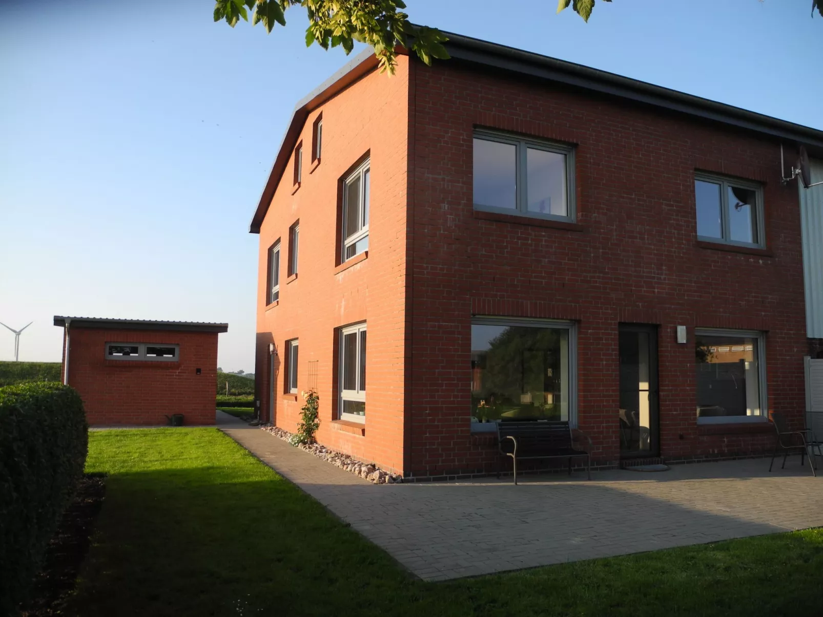 Geräumiges Ferienhaus mit Garten und Weitblick-Dehors