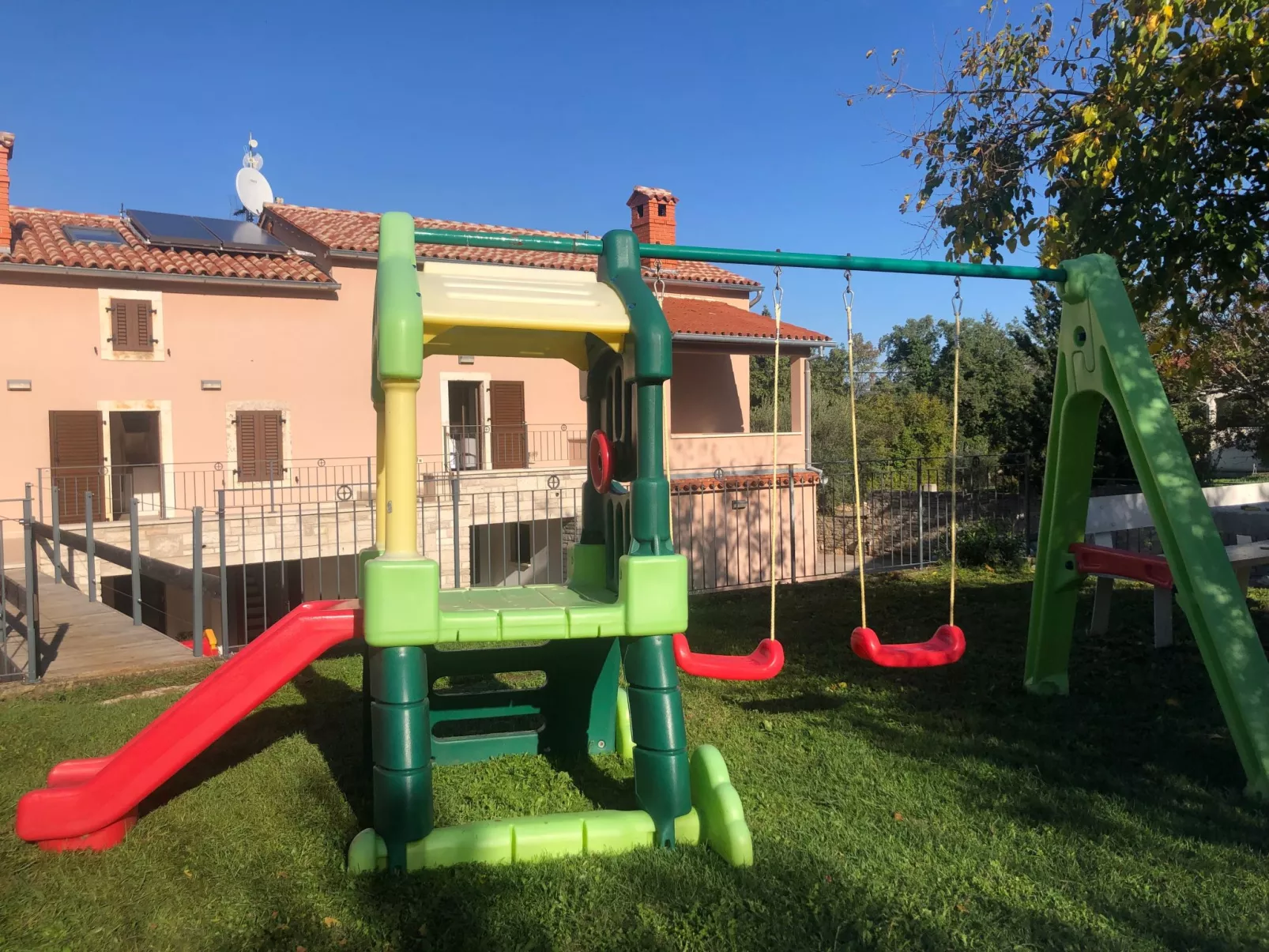 Luxuriöse Villa auf großem Privatgrundstück-Image-tags.info