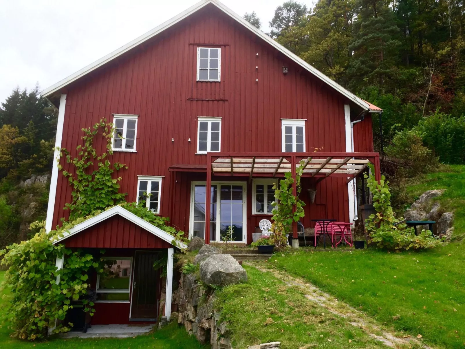 Mit Blick auf das Wasser-Dehors